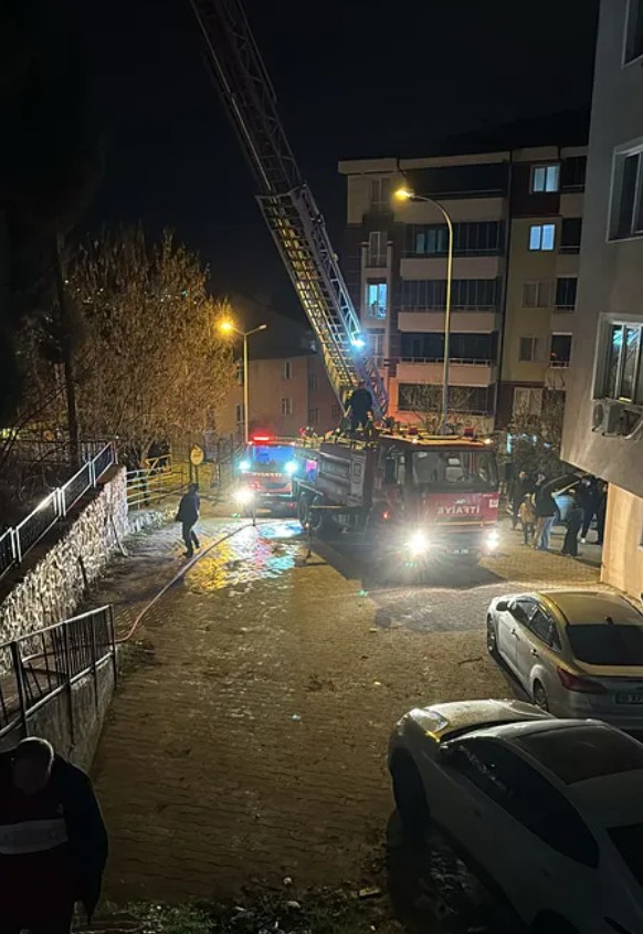 Bilecik'te bir binanın 6. katında yangın!